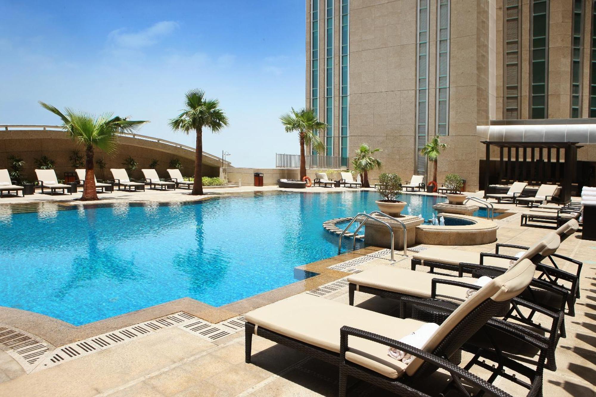 Sofitel Abu Dhabi Corniche Hotel Exterior photo